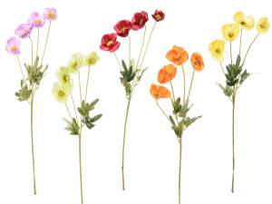Vitrină: flori artificiale și ghirlande
