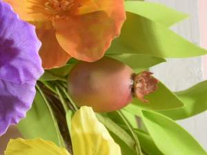 Farbige Girlande aus Frühlingsblumen im Großhandel