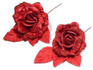 Trandafiri roșii artificiali de țesătură cu ridica