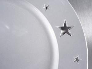 Großhändler für dekorative Sterne unter Tellern