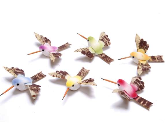 Pajaro con plumas decoradas