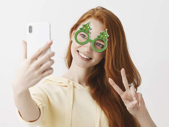 Bolsa de papel de colores con gafas selfie extraíbles