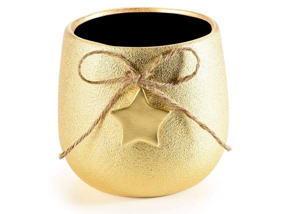 Jarrón de cerámica cruda dorada con cordón y estrella