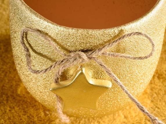 Jarrón de cerámica cruda dorada con cordón y estrella