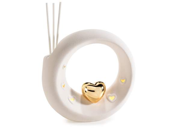 Círculo de porcelana con corazón dorado, luces y varilla de