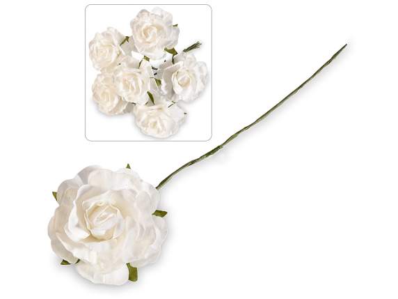 Rosa de papel artificial blanca con tallo moldeable.