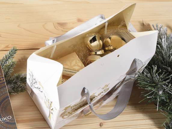 Cutie de hârtie decorată cu mânere din satin și decorațiuni