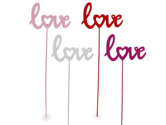 Iubire din lemn colorat scrie pe stick
