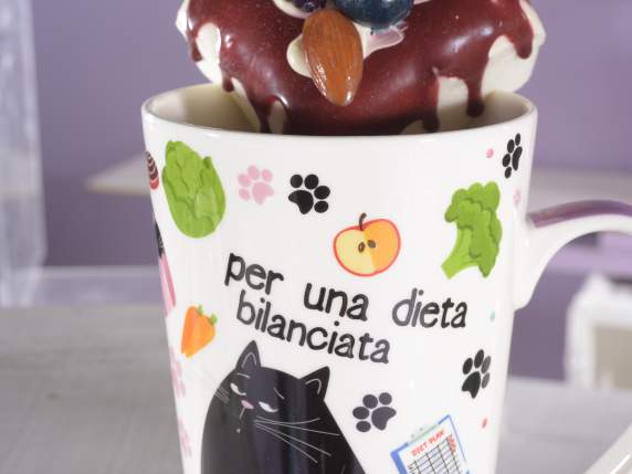 Cana de portelan cu imprimeu „Pisica la dieta”.