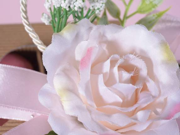 Țesătură roz cu flori albe, fundă și cordon din satin