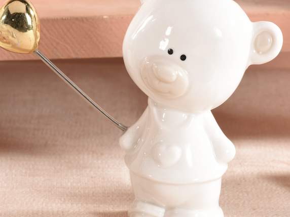 Bebé oso de porcelana con globo y palo de corazón dorado