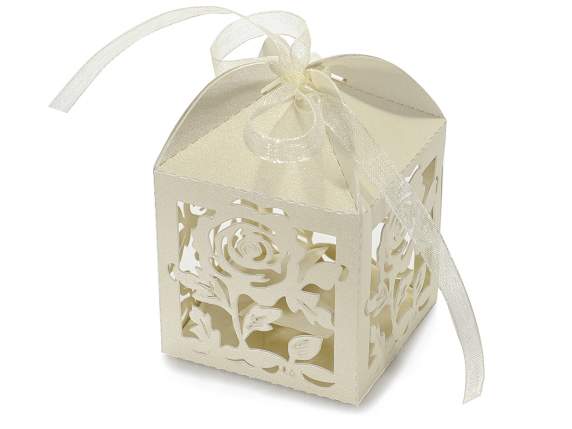 Caja para regalos Fiore en papel crema brillo