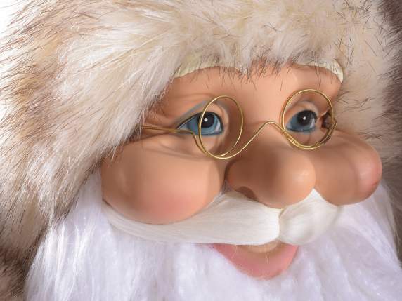 Papá Noel con traje marrón con piel ecológica y detalles de