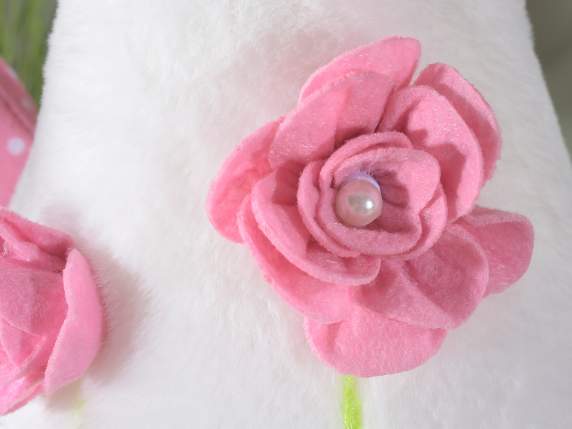 Gallinella pasquale in finto pelo con rose decorative
