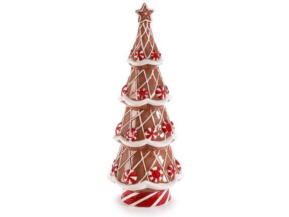 Glänzender farbiger Keramik-Weihnachtsbaum mit Süßigkeiten