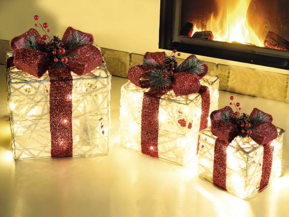 Set mit 3 Geschenkboxen aus Rattan mit warmweißem LED-Licht