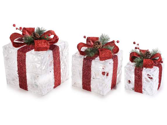 Set mit 3 Geschenkboxen aus Rattan mit warmweißem LED-Licht