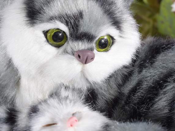 Kunstpelz Katze mit Welpen auf Kissen