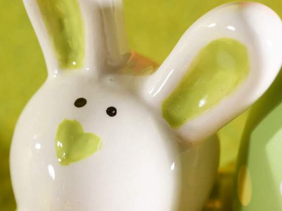 Glänzender Keramik-Eierbecher mit Hase
