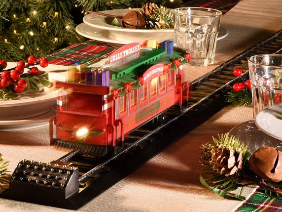Weihnachtszug auf Gleis mit Lichtern, Musik und Bewegung