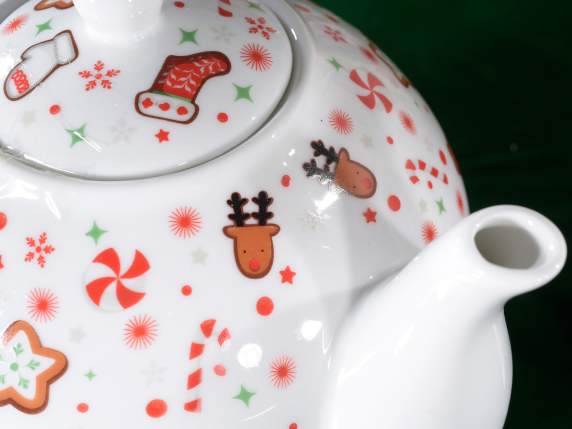 Teekanne aus Porzellan mit Weihnachts-Dekorationen