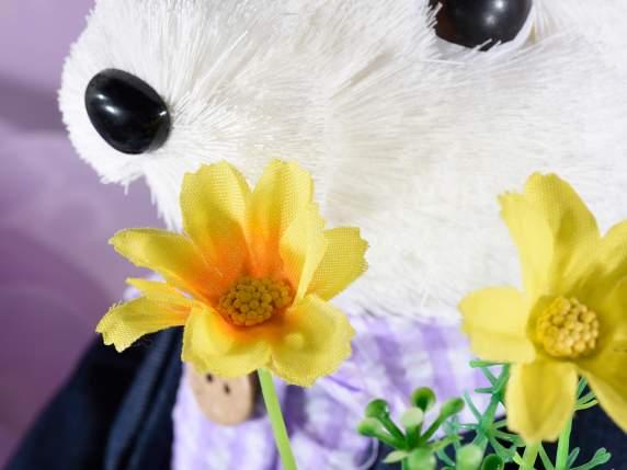 Hase aus Naturfaser mit Blumen und Ei