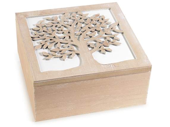 Holzkiste mit Lebensbaum-Dekoration