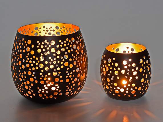 Set mit 2 Kerzenhaltern aus geschnitztem Metall und goldenem