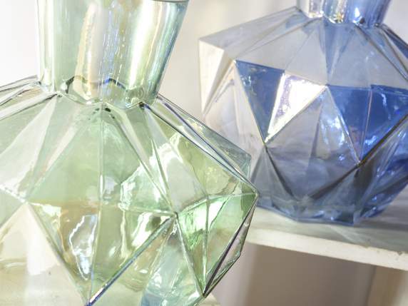 Jarrón geométrico decorativo en vidrio coloreado