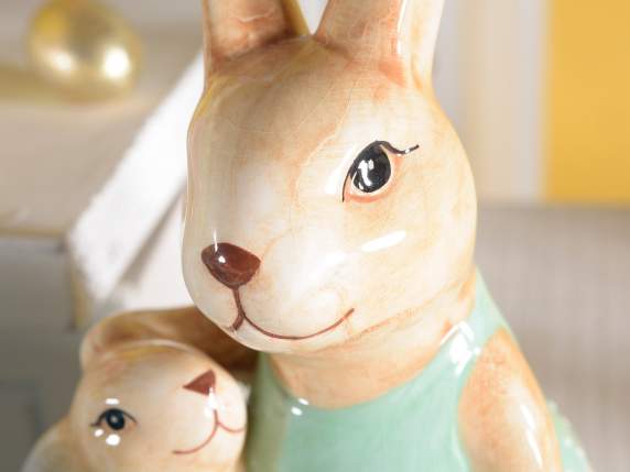 Hase mit Hasenbaby aus farbiger Keramik