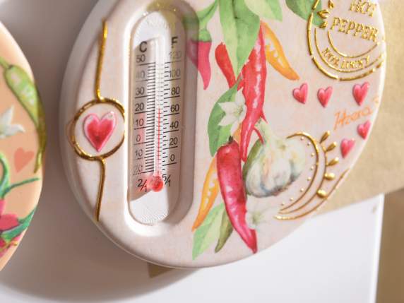 Runder Keramikmagnet mit Thermometer und geprägten Details