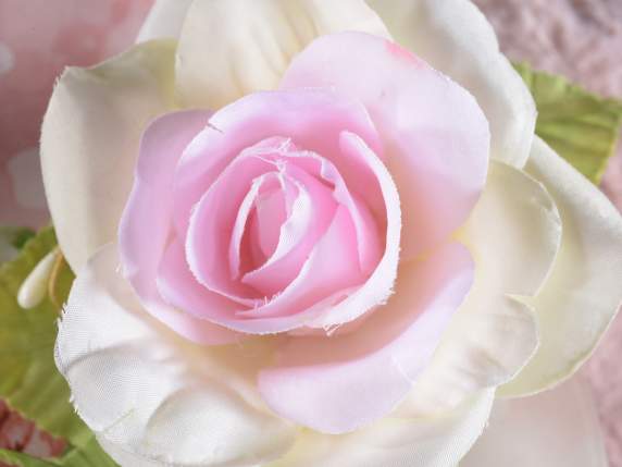 Ramillete con rosa y florecitas de tela