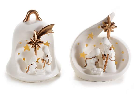 Belén de cerámica blanca con detalles dorados y luces LED