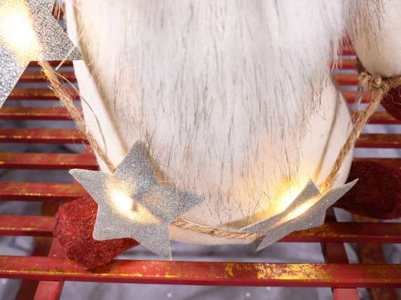 Moș Crăciun din pânză cu barbă lungă și șir de lumini cu LED