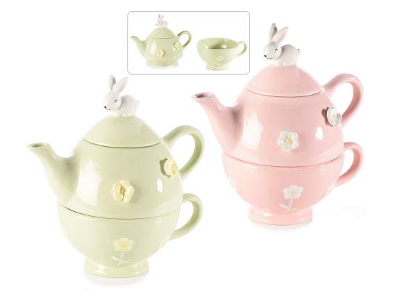 Teekanne und Tasse aus Keramik mit Blumen- und Hasendekor
