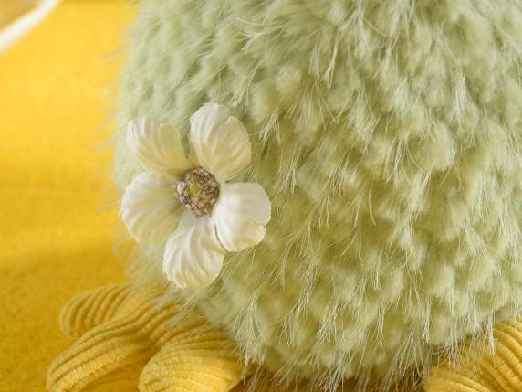 Poussin avec robe en éco-fourrure douce et petite fleur