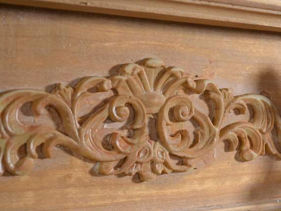 Decorative front fireplace in wood with relief