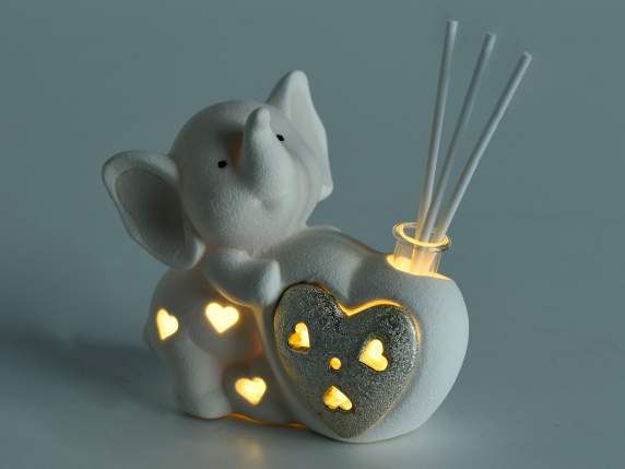 Éléphant en porcelaine avec coeur, lumière LED et bâton de p