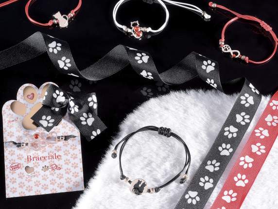 Pet Friends colored rope bracelet in card and display