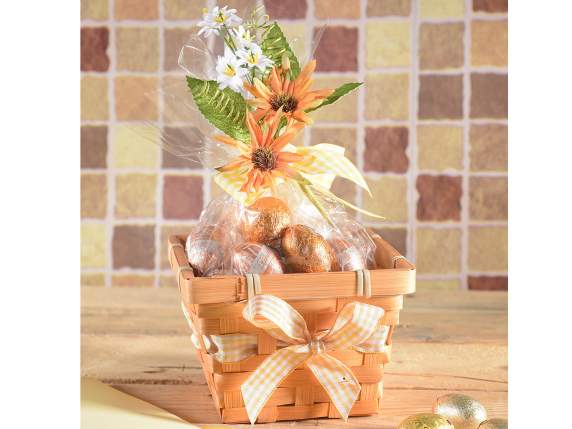 Squared bamboo basket with decorative ribbon