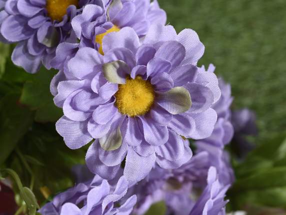 Bouquet of artificial purple daisies