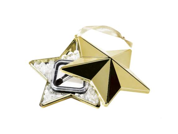 Glossy medium star that can be opened with a ribbon to hang