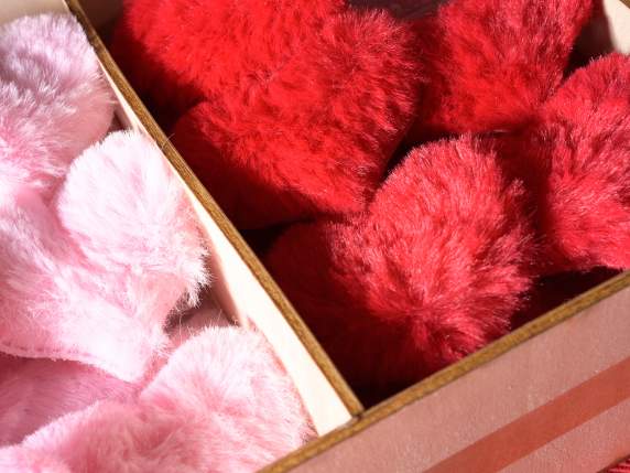 Display 48 soft hearts in fake fur with metal clip