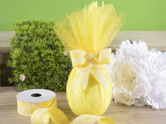 Colored fabric ribbon with daisy print