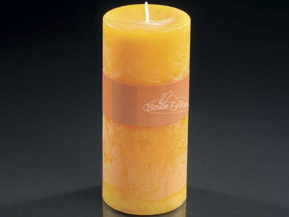 Große orangefarbene Kerze