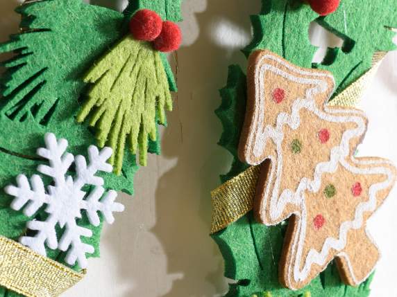 Ghirlandă de Crăciun din pânză cu panglică și decorațiuni de