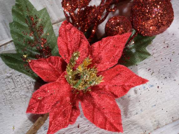 Estrella navideña roja de tela con purpurina y adornos