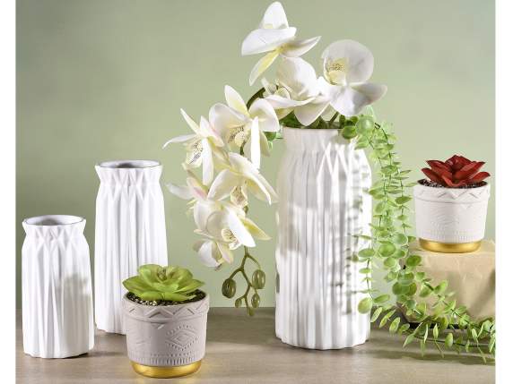 Set of 3 vases in polished knurled porcelain