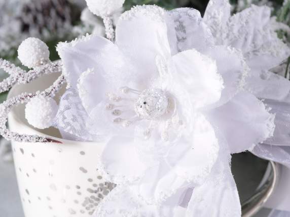 Anémone en tissu blanc avec des baies enneigées