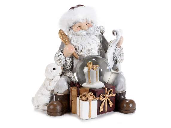 Père Noël avec coffrets cadeaux en résine et boule de neige